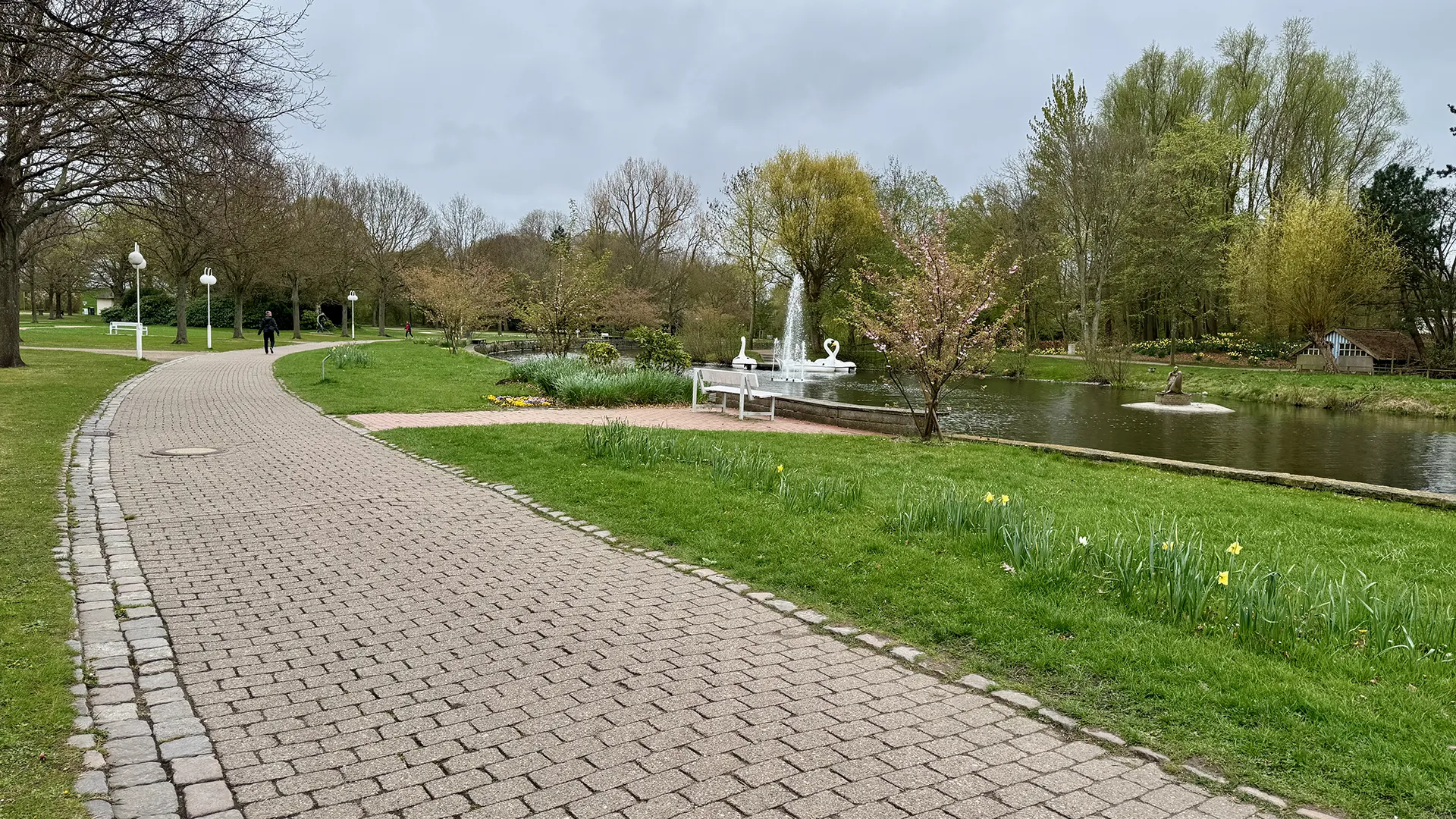 Spazierweg am Cuxhavener Kurpark-See